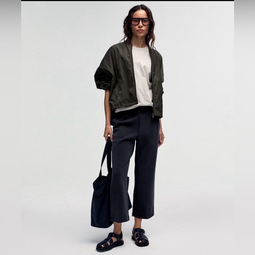 NWOT Lululemon Softstreme High Rise Cropped Pant